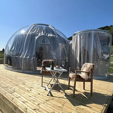 Glass Domes At Arctic Ocean Campingplasser *