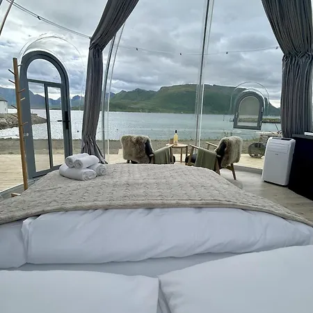 Glass Domes At Arctic Ocean Campingplasser